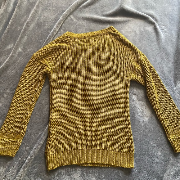 Très Chic Cable Knit Sweater - Picture 9 of 9